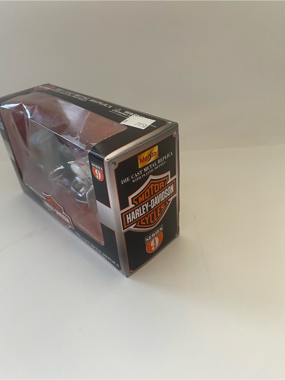 Harley-Davidson White and Black Die-Cast Motorcycle Replica in Display Box - Picture 4 of 6